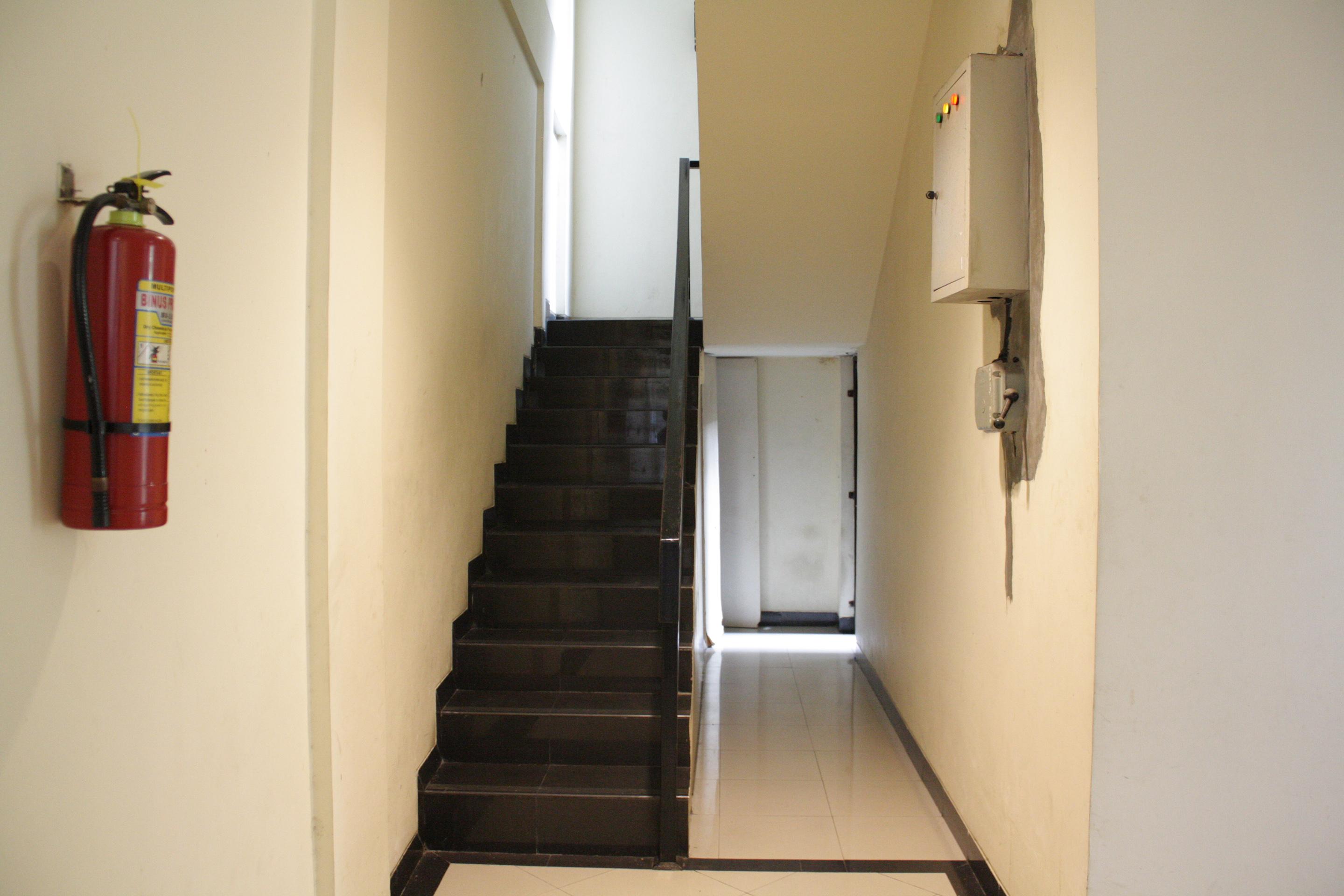 Oyo 148 Cempaka Place Homestay Jakarta Exterior photo
