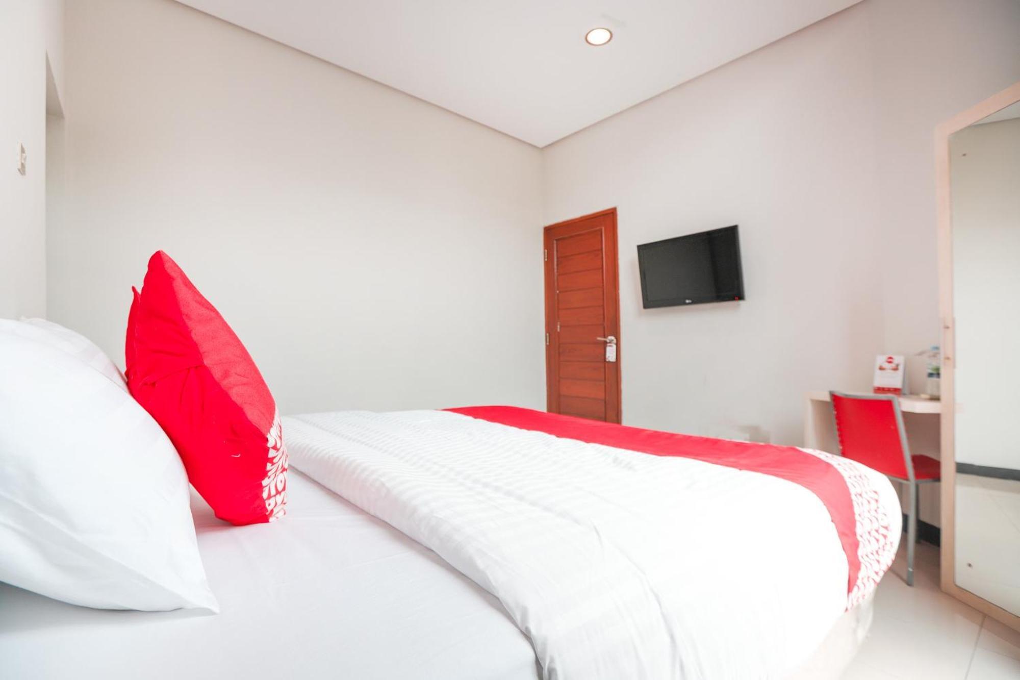 Oyo 148 Cempaka Place Homestay Jakarta Exterior photo