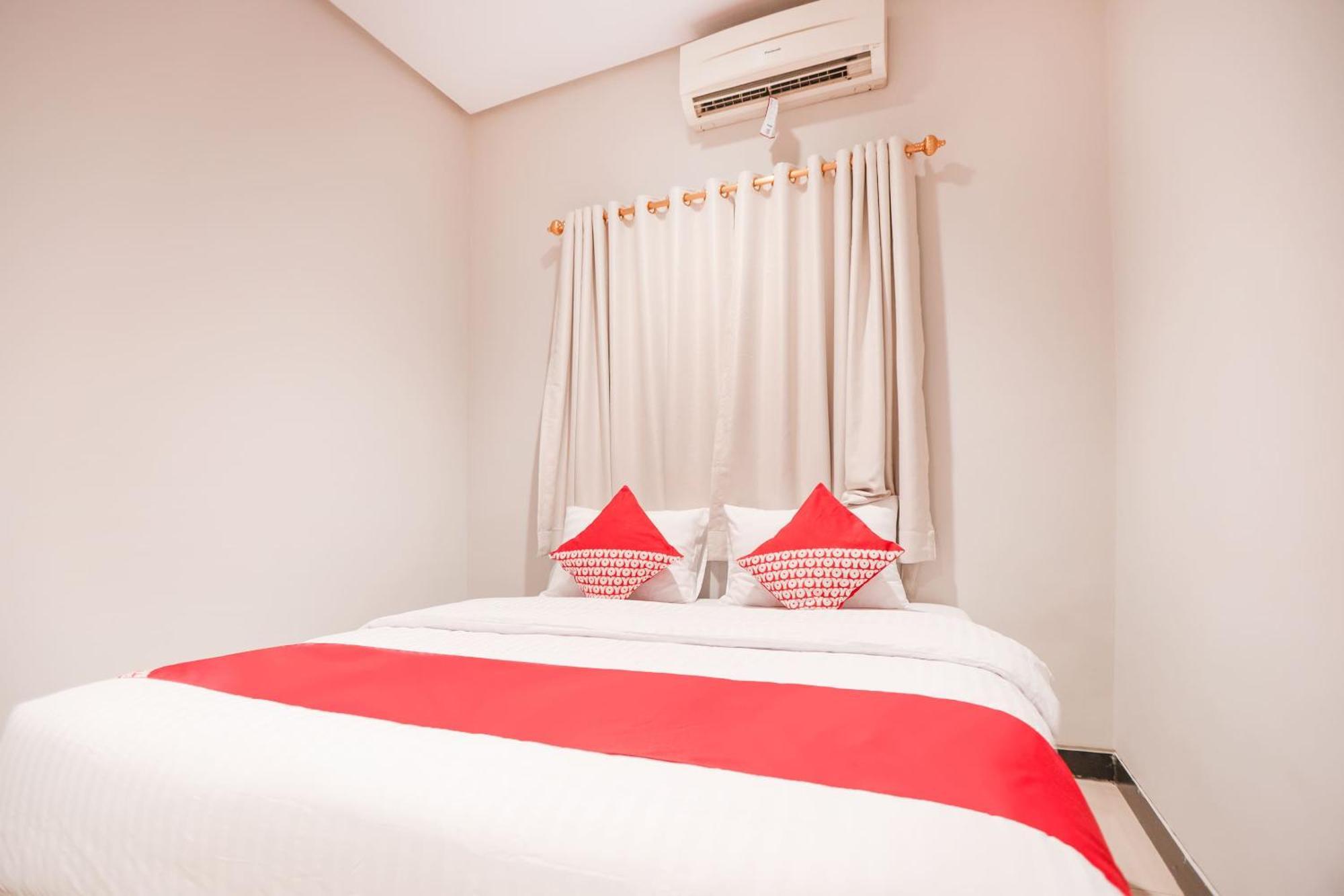 Oyo 148 Cempaka Place Homestay Jakarta Exterior photo