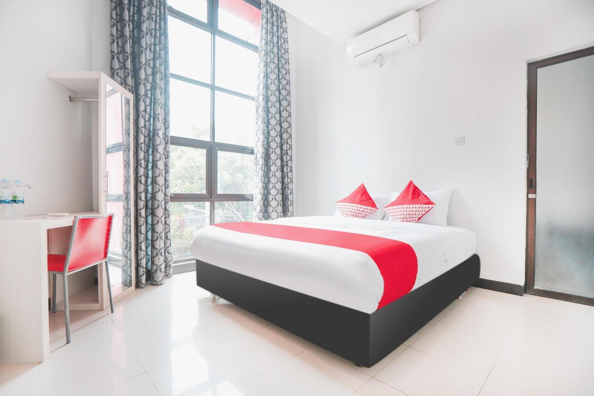 Oyo 148 Cempaka Place Homestay Jakarta Exterior photo