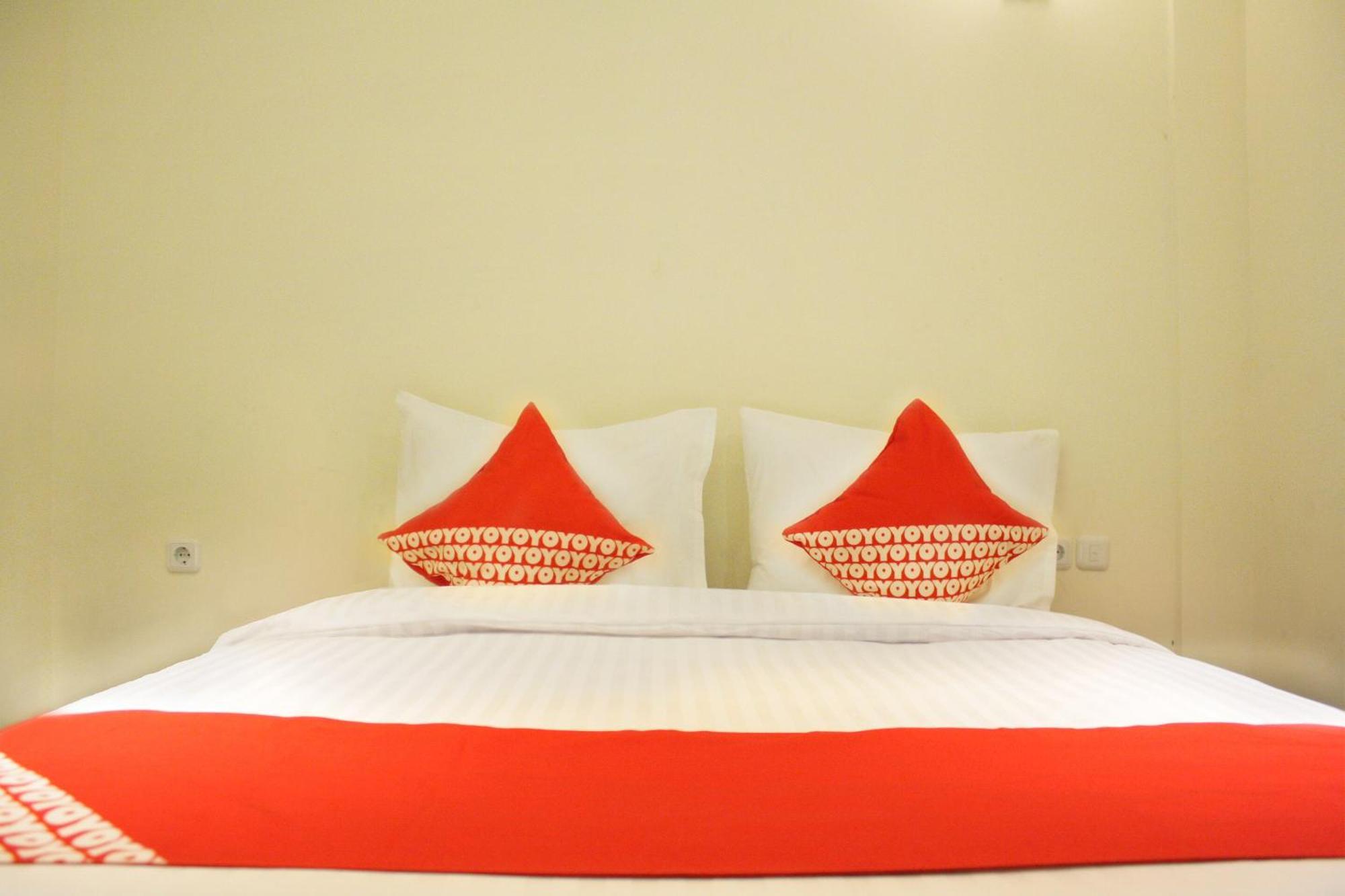 Oyo 148 Cempaka Place Homestay Jakarta Exterior photo